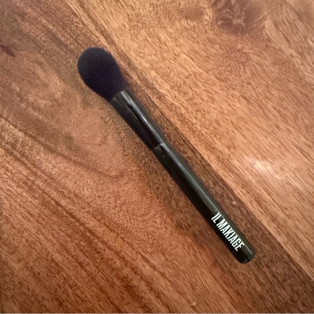 IL MAKIAGE 124 Tulip Powder Brush